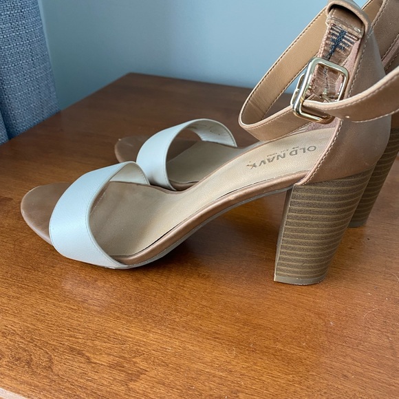 Heeled sandals. Women’s size 9. - Picture 2 of 4